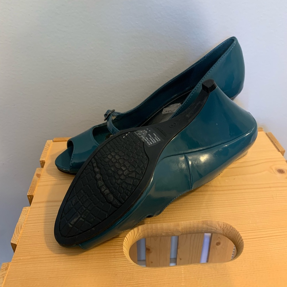 Dapper Ladies Heel - Picture 5 of 5